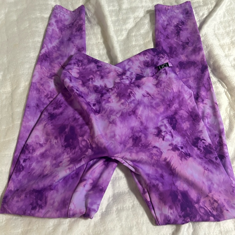 Lici fit small leggings never worn scrunched bottom